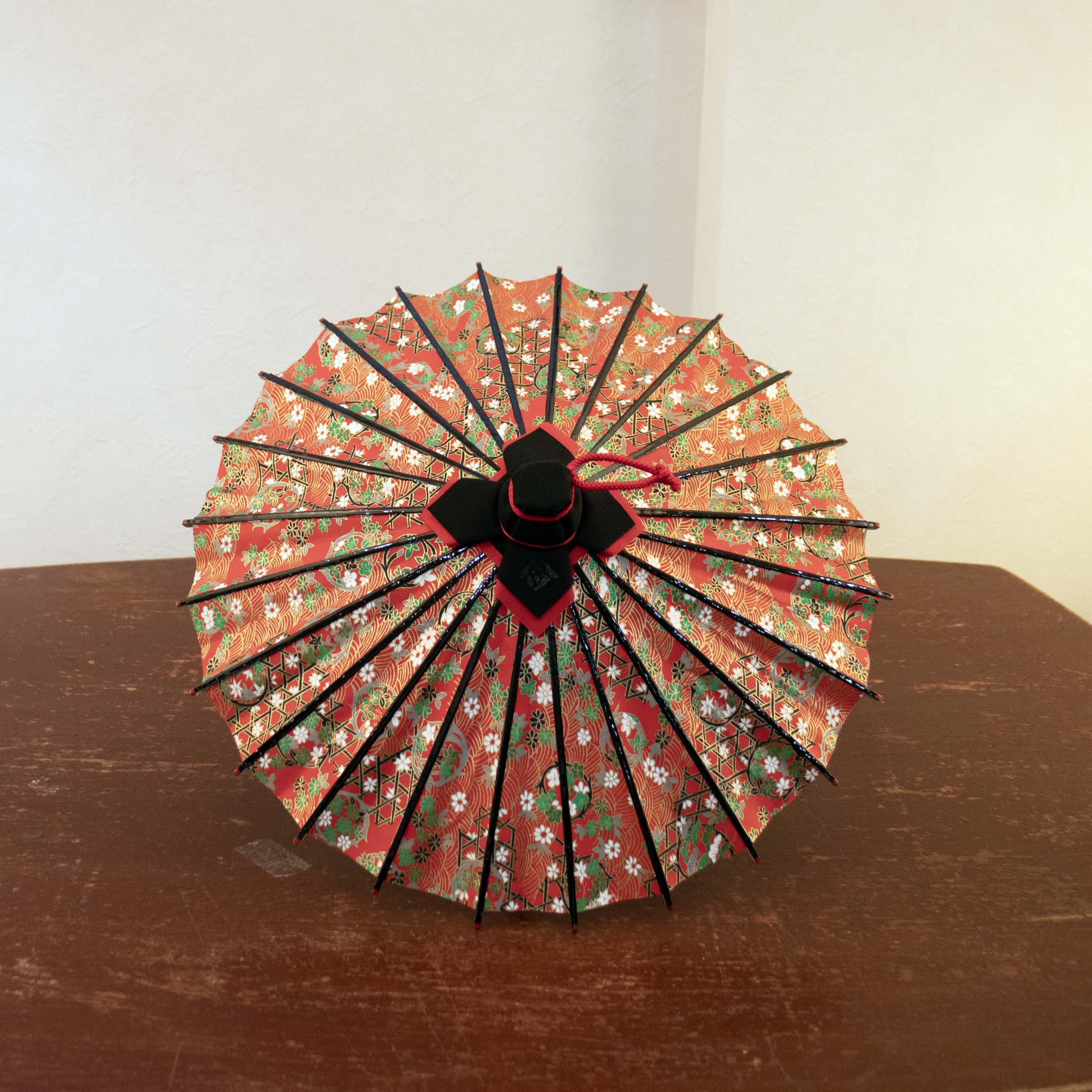 姫和傘 『紅に花輪』
