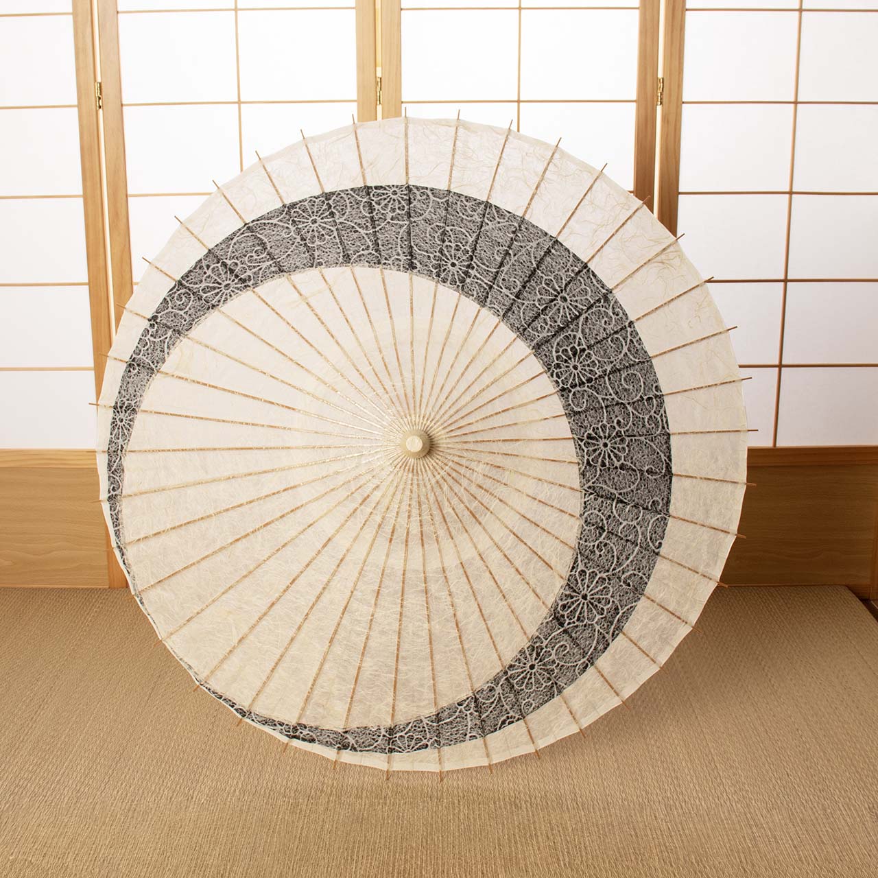落水重ね  『三日月奴』菊唐草 墨紗