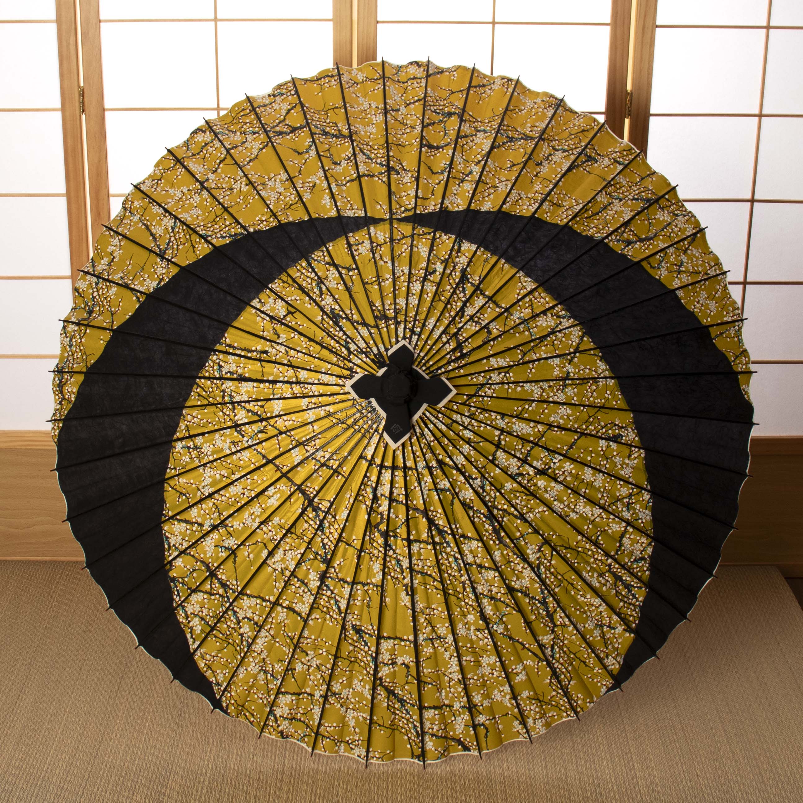 結  ゆい 『金彩梅流水に漆黒』